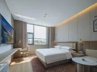 Kunming Howard Johnson Life Hotel (Mixc & Juhua Metro Station Branch) Hotels near Guandu
