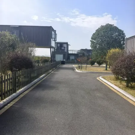Luoping Laiye Hotel