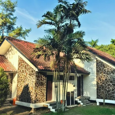 The Tavia Riverside Resort & Convention Hotels near Megamendung
