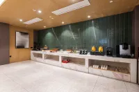 EZZI Hotel （Shenzhen Bao'an International Exhibition Ice and HuaFa Snow World）） - فطور