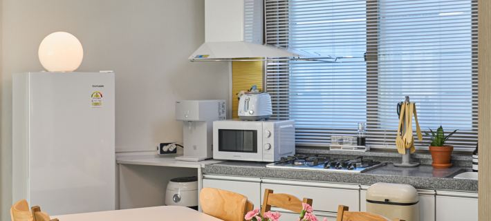 Banwoldang Stn 3min, Table for 6, Hotel bedding, 8pm Check-in, Luggage Storage, Rooftop #Dongseongro Hotels in Taegu