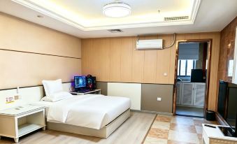 Lezhong Huyu Apartment (Shaoguan The History East Street Fengcai Building)