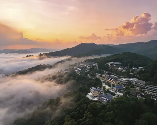 Sea of Clouds at Sun | Leisure and Holiday Courtyard Dekat Hotel Photos