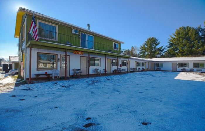 Love Hotels Tomahawk by OYO at Lake Mohawksin WI