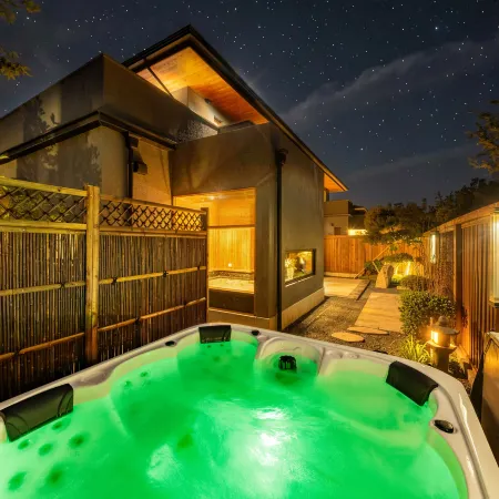 Lanjing Private Hot Spring Resort Villa with Double Pools, Jinshitan, Dalian