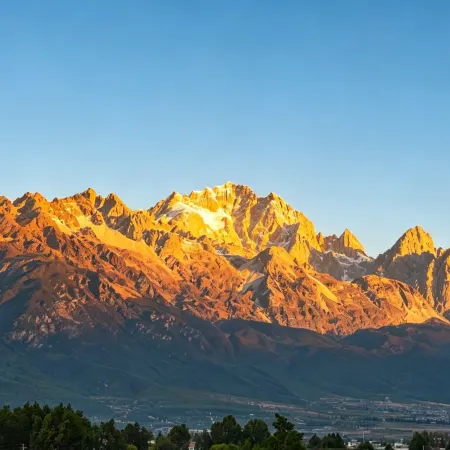 Yiyun Xuan Mountainview | Snow Mountain Golden Sunrise (Baisha Ancient Town)