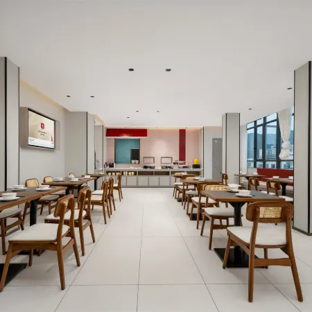 Junyi Select Hotel (Wuyi Hushan Square Store)