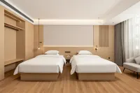 Yunqi Peak Realm · Qiyue Hotel (Xingyi Wanfenglin Airport Branch) - Esports
