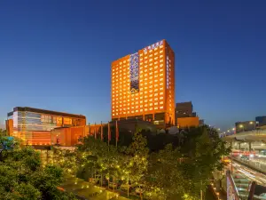 ルクセモン銀都ホテル ウルムチ（CCMALL時代広場自治区博物館）