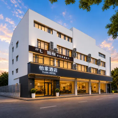 Yijia Hotel (Xinyi Railway Station Nanjing Road)