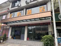 Huayu Hotel - Mountain view