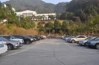 Xinfeng Utop Spring Primeval Forest Resorts - Parking