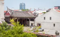 Aceh Suites by Aayu - 1 min walk to Armenian St - Pensions