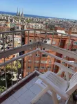 sea view and barcelona city skyline view ,metro at door - 3-Star
