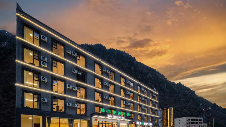 Urban Convenience Hotel (Li County Bipenggou Scenic Area Li Xiaolu Branch)