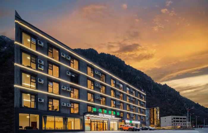 Urban Convenience Hotel (Li County Bipenggou Scenic Area Li Xiaolu Branch)