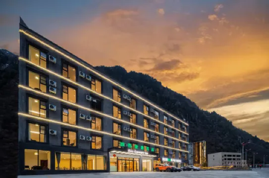 Urban Convenience Hotel (Li County Bipenggou Scenic Area Li Xiaolu Branch)