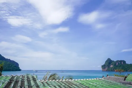 Phi Phi Cozy Seafront Resort Hotel di Phi Phi Islands
