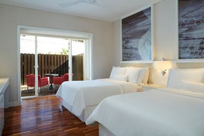 ゲストルーム、ツイン2台、パティオ ウェスティン ランカウイ リゾート&スパの写真