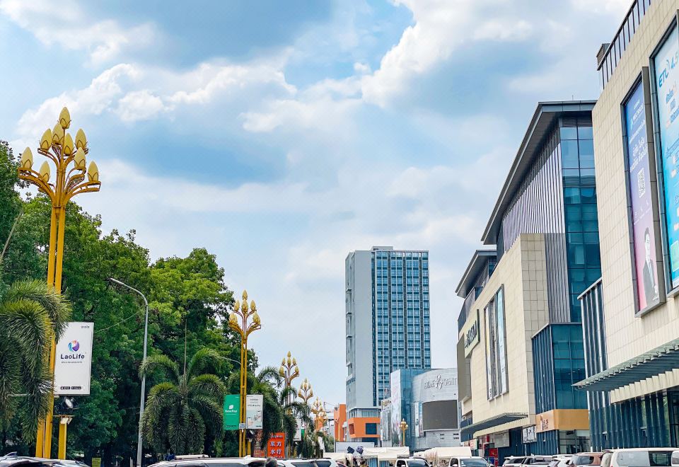 랜드마크 비엔타인 라이프 센터의 넓은 조식 뷔페 공간