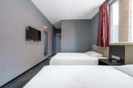 Red House Hotel (Shanghai Red House Hospital Lujiabang Road Subway Station Branch)