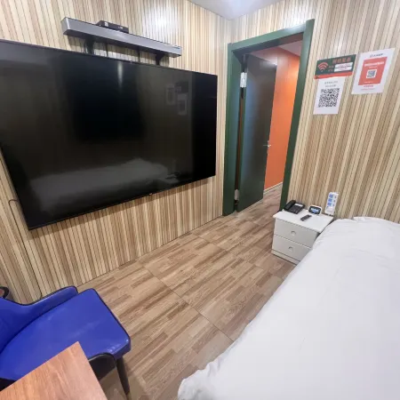 Tianjin Orange Homestay Cinema Hotel Отели рядом с достопримечательностью «Станция метро Gulou»