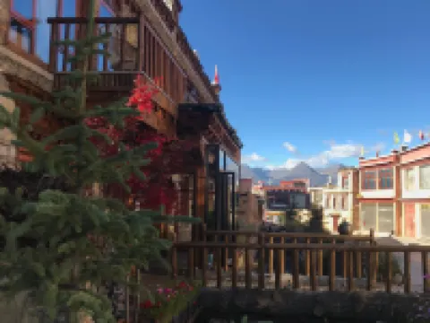 Litang Cloud Homestay Hoteles en Litang