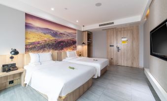 Tupai Hotel Chain (Huarong People's Square Branch)