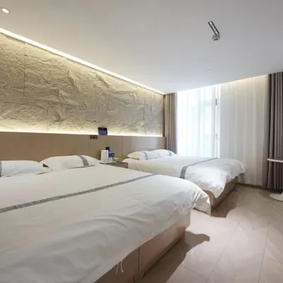 Cloud View Hotel (Beijing New World) Hotels near Chongwen Elementary School