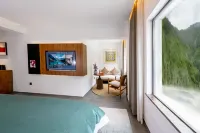 Jiuzhaigou Ganhai Cloud Valley Resort