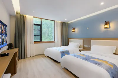 ホームホテル 臥龍鎮周辺のホテル