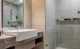 Homeinn Plus Hotel (Hefeinan Railway Station Lei Street)