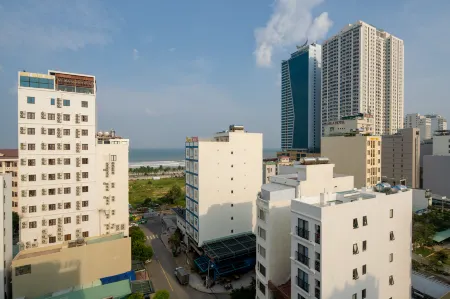 Valencia Da Nang Beach Hotel Отели рядом с достопримечательностью «Cao Dai Temple»