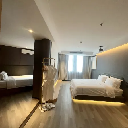 Feimu Movie Hotel (Ningbo Ocean World Fuming Road Subway Station)