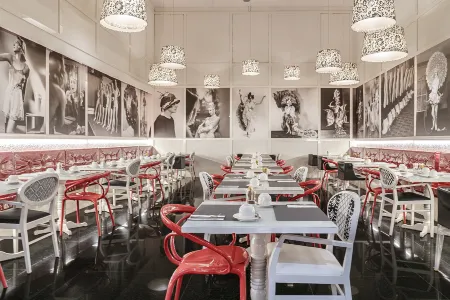 Vincci Vía - 66 Отели рядом с достопримечательностью «Монастырь Энкарнасьон»