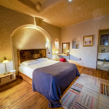Seki Cave Hotel