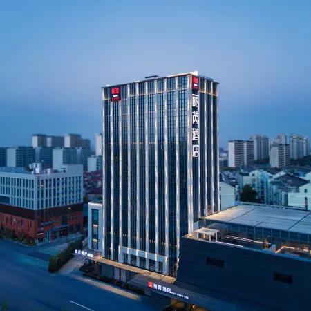 Radisson Red Yangzhou Slender West Lake