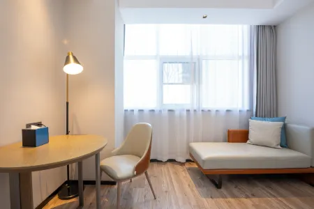 Echarm Hotel (Taiyuan Changfeng Street North America New World Subway Station)