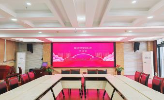 Longqing Holiday Hotel