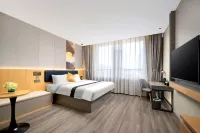Home Inn · NEO (Yilan County Government Yida Plaza Tongjiang Road store) - 주차장