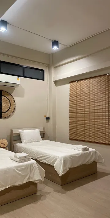 ห้องดีลักซ์ เตียงแฝด พร้อมห้องน้ำในตัว