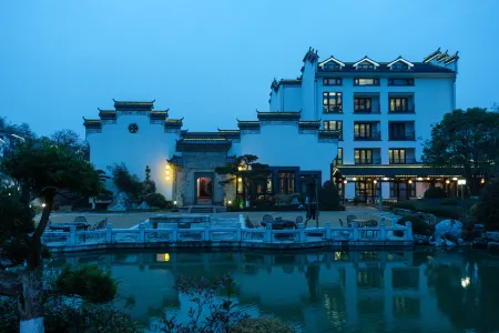 Hengdian Film and Television City Longjing Yuyu Yinshu Отели в г. Донян