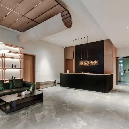 Datong Xinyu Crown Hotel