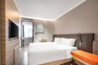HanTing Premium Hotel (Shenzhen Haishang Shijie Subway Station) Hotels in Shenzhen