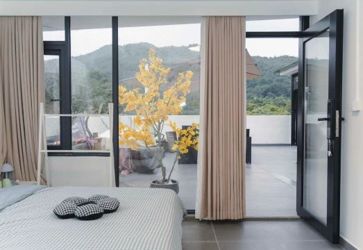 로컬 민숙 마당