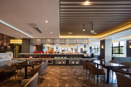 Wyndham La Quinta (Qionghai Yinhai Road) Отели в г. Цюнхай