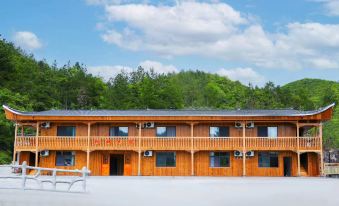 Hefeng Axiang Homestay (Ping Shan Gorge Scenic Area Store)