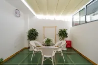 Fuxian Lake Yueman Xiaoyuan Inn (Guanglong Town Branch)