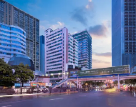 HUACHENG華呈·木舍觀景露台咖啡酒店（噴水池地鐵站甲秀樓店） 鄰近河濱公園的酒店