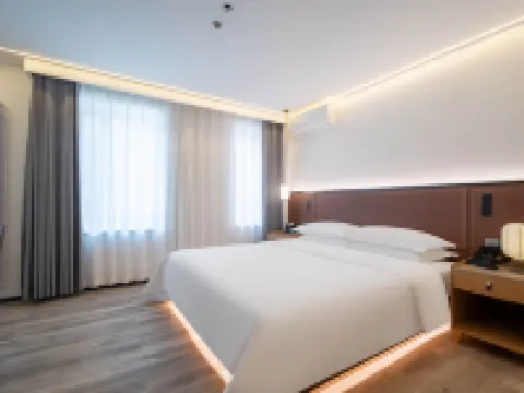 Ruixuan Apartment (Qingdao Taidong Pedestrian Street Beer Street Branch) Hotels in Qingdao